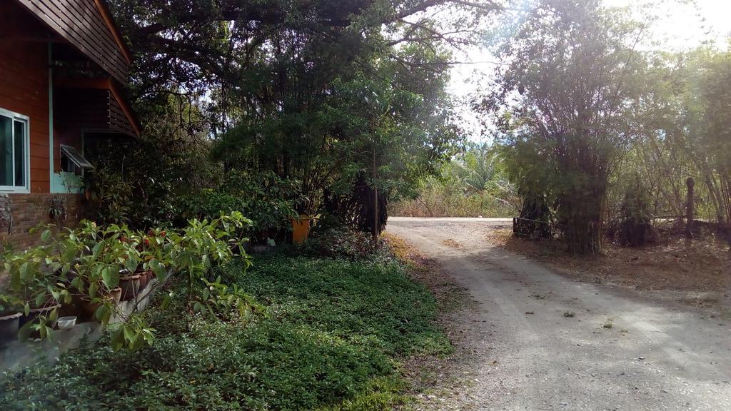 Suratthani Airport Campsite Surat Thani Exterior photo